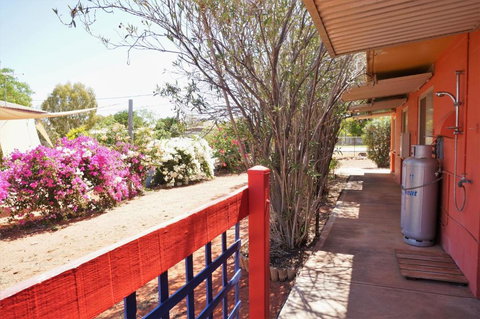 4 Page Street Colourful & Shady 3 Bedroom Home - Hotel Accommodation 4