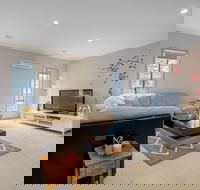 Gorgeous 4BR Home in Point Cook - Hotel Accommodation