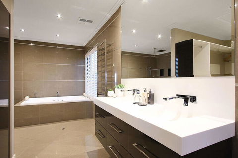 Lang Street Luxury Retreat Mulwala - Hotel Accommodation 5