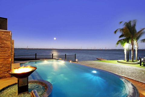 Lang Street Luxury Retreat Mulwala - Hotel Accommodation 3