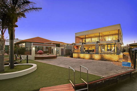 Lang Street Luxury Retreat Mulwala - Hotel Accommodation 2