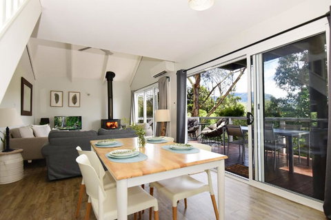 Treetops Newly Renovated In The Village! - Hotel Accommodation 5