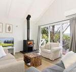 Treetops Newly renovated in the village - Hotel Accommodation