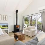 Treetops Newly Renovated In The Village! - Hotel Accommodation 0