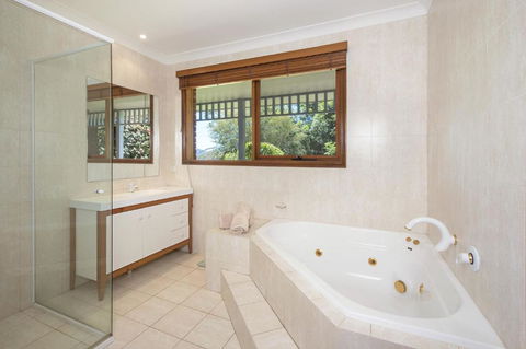 Taliesin Beautiful 4 Bedroom Home With Amazing Views! - Hotel Accommodation 5