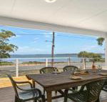 Bellevue overlooking serene Lake Woolumboola - Hotel Accommodation