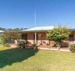 Cudgee quaint cottage with separate cabin - Hotel Accommodation