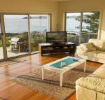 Joness Beach House perfect location with views - Hotel Accommodation