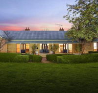 Sutton Downs renovated country home on 100 acres - Hotel Accommodation