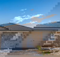 Peaceful 2kingbed Rootyhill Townhouse Near Station - Hotel Accommodation