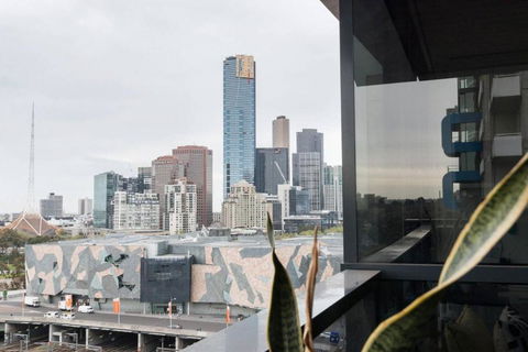 Laurent Balcony Views Steps From Laneway Vibes - Hotel Accommodation 1