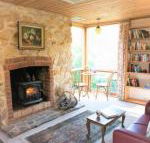 Adelaide Hills Camellia Cottage WiFi - Hotel Accommodation