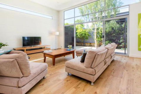 PALM COURT RETREAT MORNINGTON - Hotel Accommodation 0