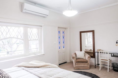 Elwood Beach Calming Tones - Rejuvenate Stays - Hotel Accommodation 3