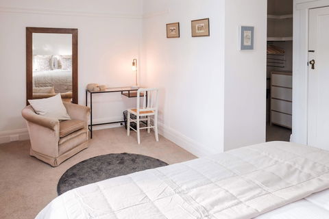 Elwood Beach Calming Tones - Rejuvenate Stays - Hotel Accommodation 4