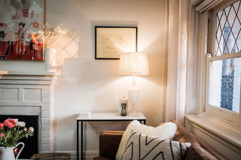 Elwood Beach Calming Tones - Rejuvenate Stays - Hotel Accommodation 2