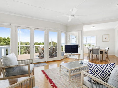 KIMBERLEY McCRAE - Hotel Accommodation 3