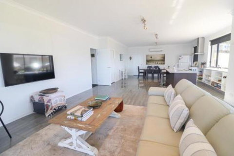 Elysium Lakehouse - Hotel Accommodation 7