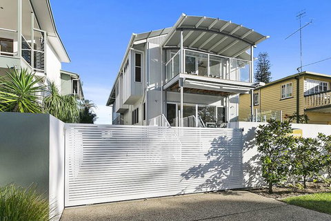 Stunning River House 51 Hilton Esplanade - Hotel Accommodation 1