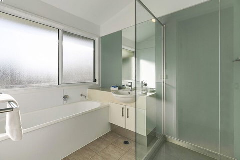 Stunning River House 51 Hilton Esplanade - Hotel Accommodation 3