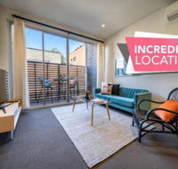 Floral on Frew Heart of the CBD Wifi Netflix - Hotel Accommodation