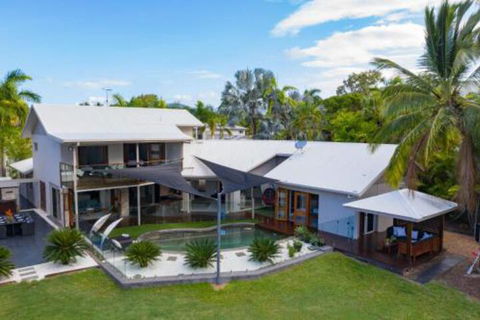 Absolute Lakefront Port Douglas - Hotel Accommodation 5