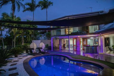 Absolute Lakefront Port Douglas - Hotel Accommodation 2