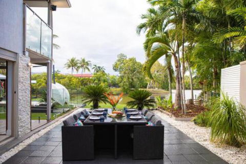 Absolute Lakefront Port Douglas - Hotel Accommodation 0