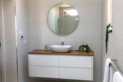 BAY Of FIRES BEACH SHACK Ocean Views From A Modern Beachhouse - Hotel Accommodation 4