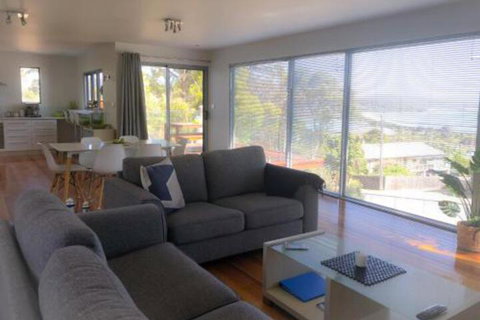 BAY Of FIRES BEACH SHACK Ocean Views From A Modern Beachhouse - Hotel Accommodation 3