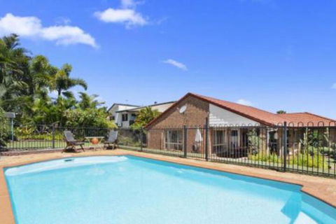 BB233 Banksia Beach Family Home 4 Bedrooms - Hotel Accommodation 0