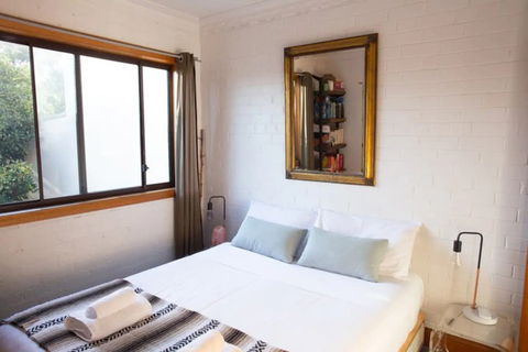 Charming Cottage With Leafy Courtyard - Hotel Accommodation 3