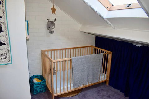 Charming Cottage With Leafy Courtyard - Hotel Accommodation 1