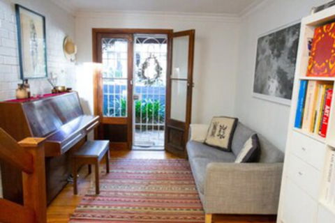 Charming Cottage With Leafy Courtyard - Hotel Accommodation 0