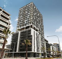New Bright Apartment in Waterloo - Hotel Accommodation