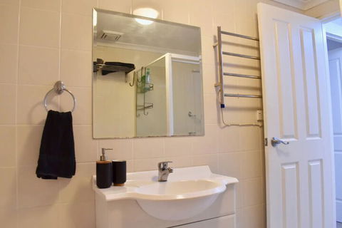 Quiet 1 Bedroom Flat In Concord - Hotel Accommodation 5