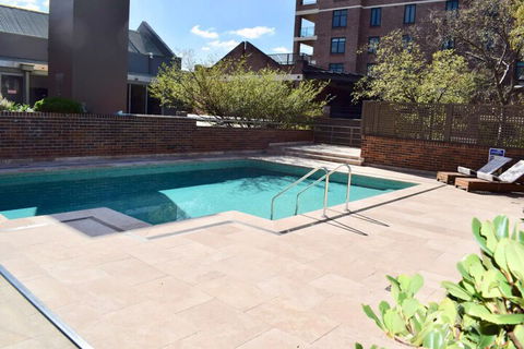 Cosy Newtown Studio Apartment With Swimming Pool - Hotel Accommodation 3