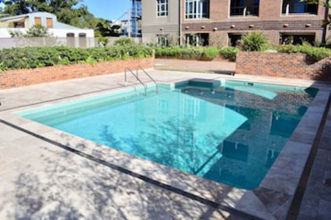 Cosy Newtown Studio Apartment With Swimming Pool - Hotel Accommodation 2