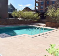 Cosy Newtown Studio Apartment With Swimming Pool - Hotel Accommodation