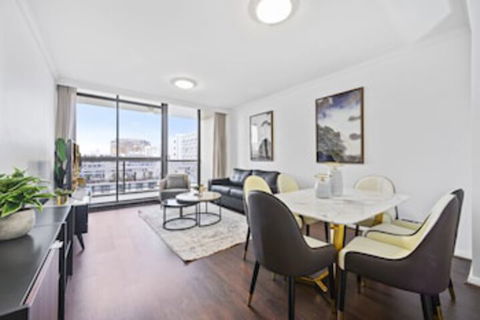 HomeHotel Stylish 3 Bed Clean & Comfort - Hotel Accommodation 0