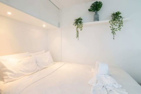 Bright 1 Bedroom Studio With Amazing City Views - Hotel Accommodation 0