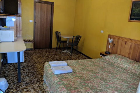 Pinehaven Motel - Hotel Accommodation 3