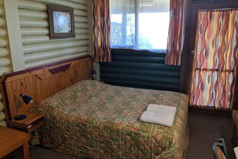 Pinehaven Motel - Hotel Accommodation 1