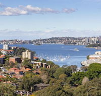 2 Bdrm North Sydney with harbour views - Hotel Accommodation