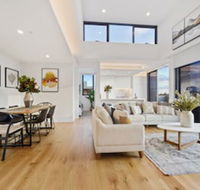 HomeHotel Luxurious Immaculate 3 Bed Apt - Hotel Accommodation