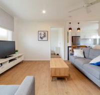 Peaceful 3 Bedroom Apartment in Ascot - Hotel Accommodation