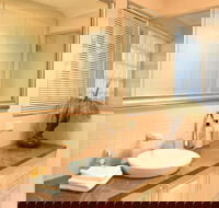 Modern 2 Bedroom Unit Close to CBD - Hotel Accommodation