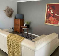 Cosy 1 Bedroom Unit With Views of The City - Hotel Accommodation