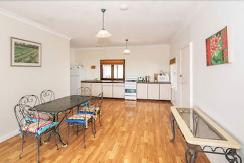 Storm Bay Cottage - Hotel Accommodation 4
