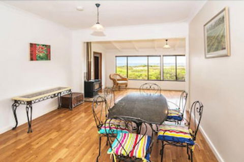 Storm Bay Cottage - Hotel Accommodation 5